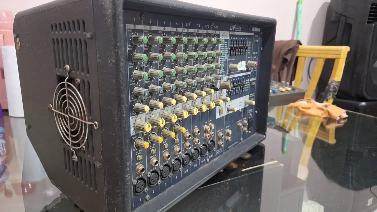 mesa de som yamaha 01v96