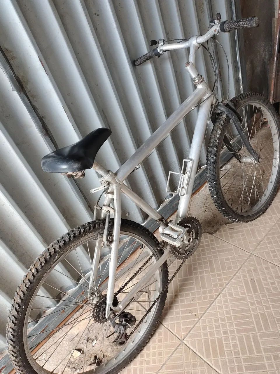 Bicicleta com marcha é de alumínio  - Foto 3