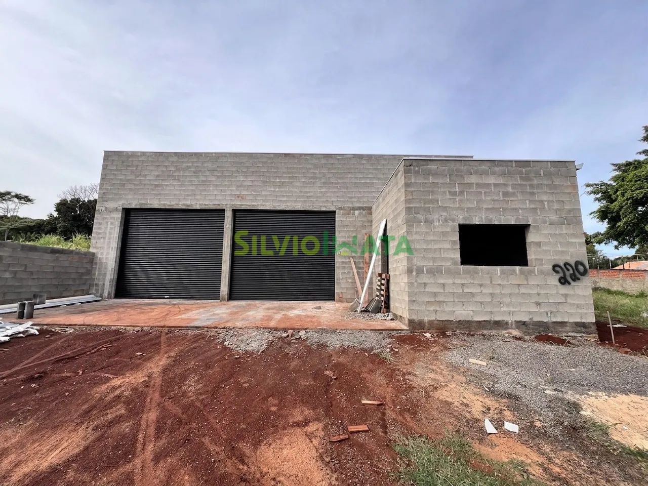 EXCELENTE BARRACÃO DE 215 M² PARA LOCAR NO VALE AZUL - Foto 2