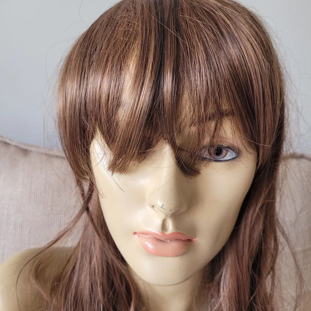 Peruca wig,  com franja e cachos nas pontas, 65 cm. nova - Foto 5