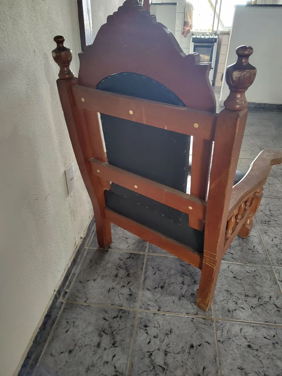 Poltrona antiguidade madeira maciça  - Foto 2
