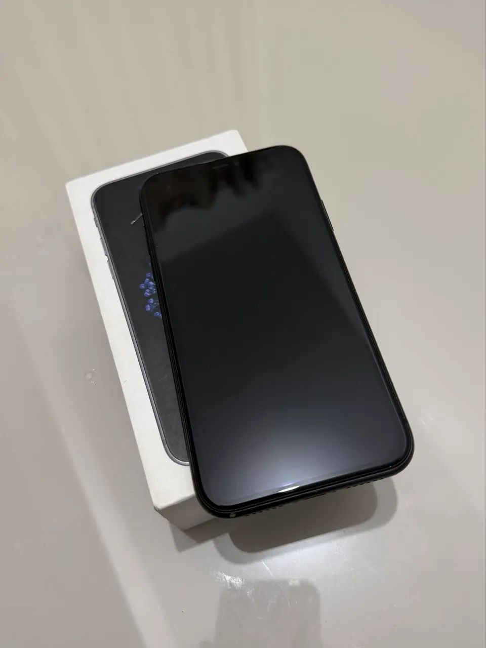 iPhone 11 em perfeito estado, único dono 