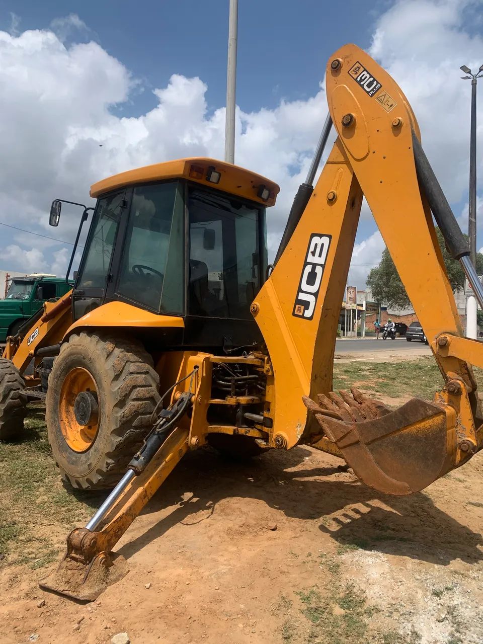 Retroescavadeira JCB 2014