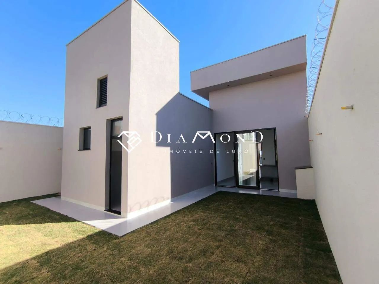Casa Térrea Moderna com 3 Quartos, Suíte e P é-Direito Duplo - Foto 4