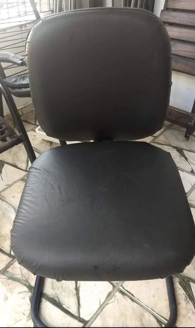 Cadeira preta para escritório 