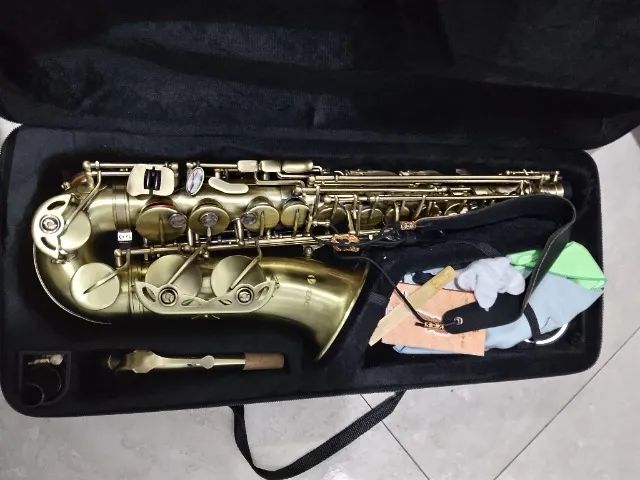 Saxofone dourado - Foto 2