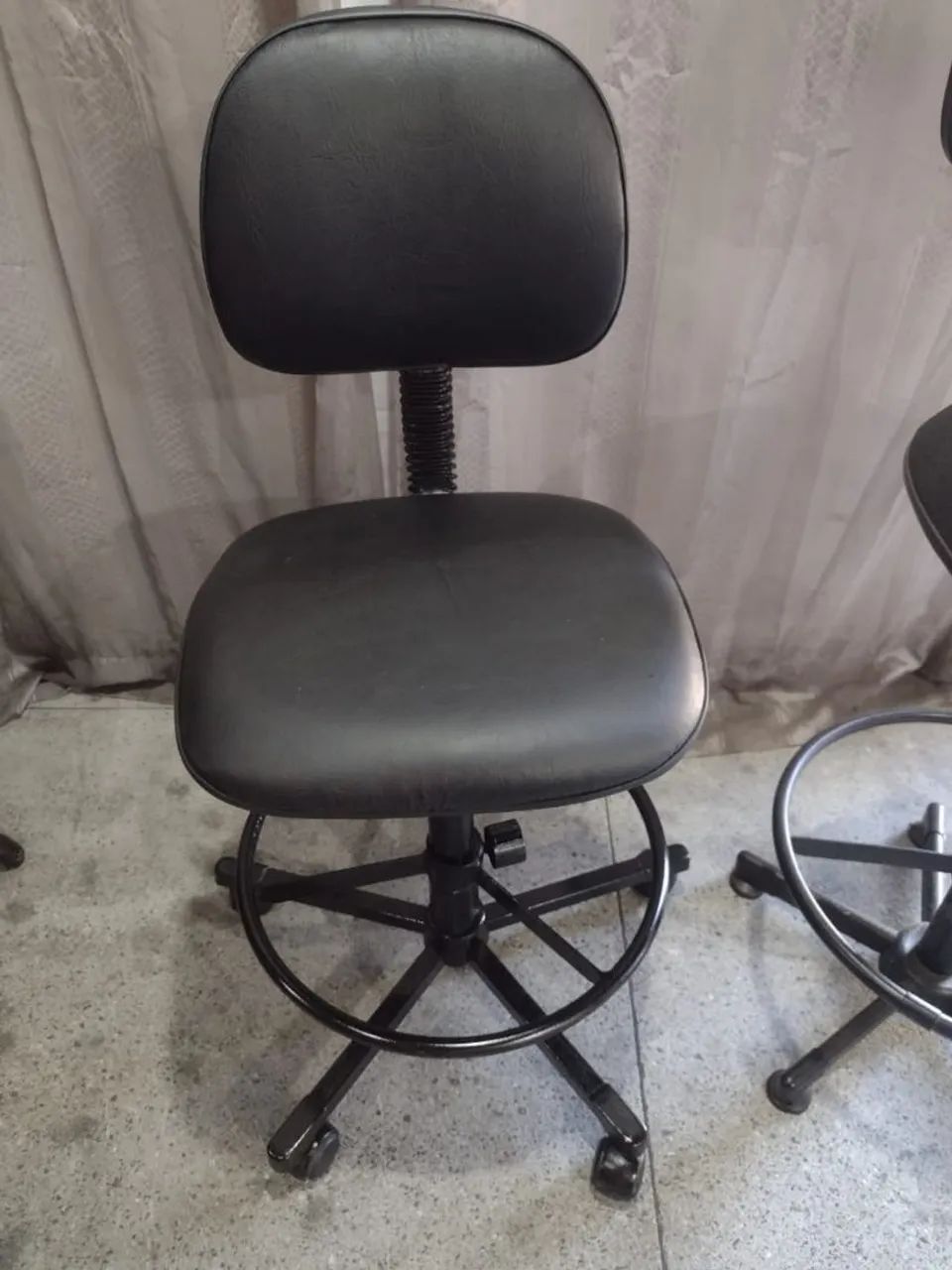 Cadeira de caixa e balcão 