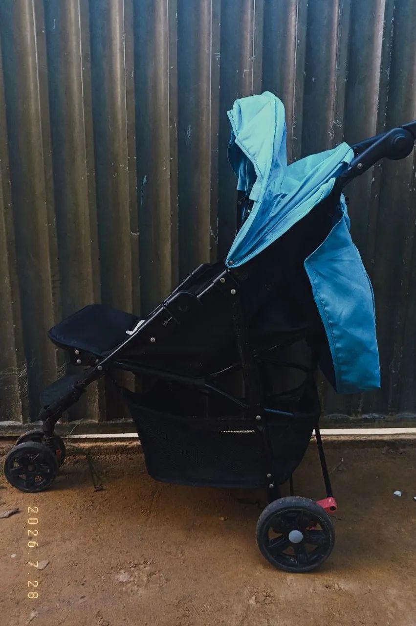 Vendo carrinho de bebê masculino  - Foto 3