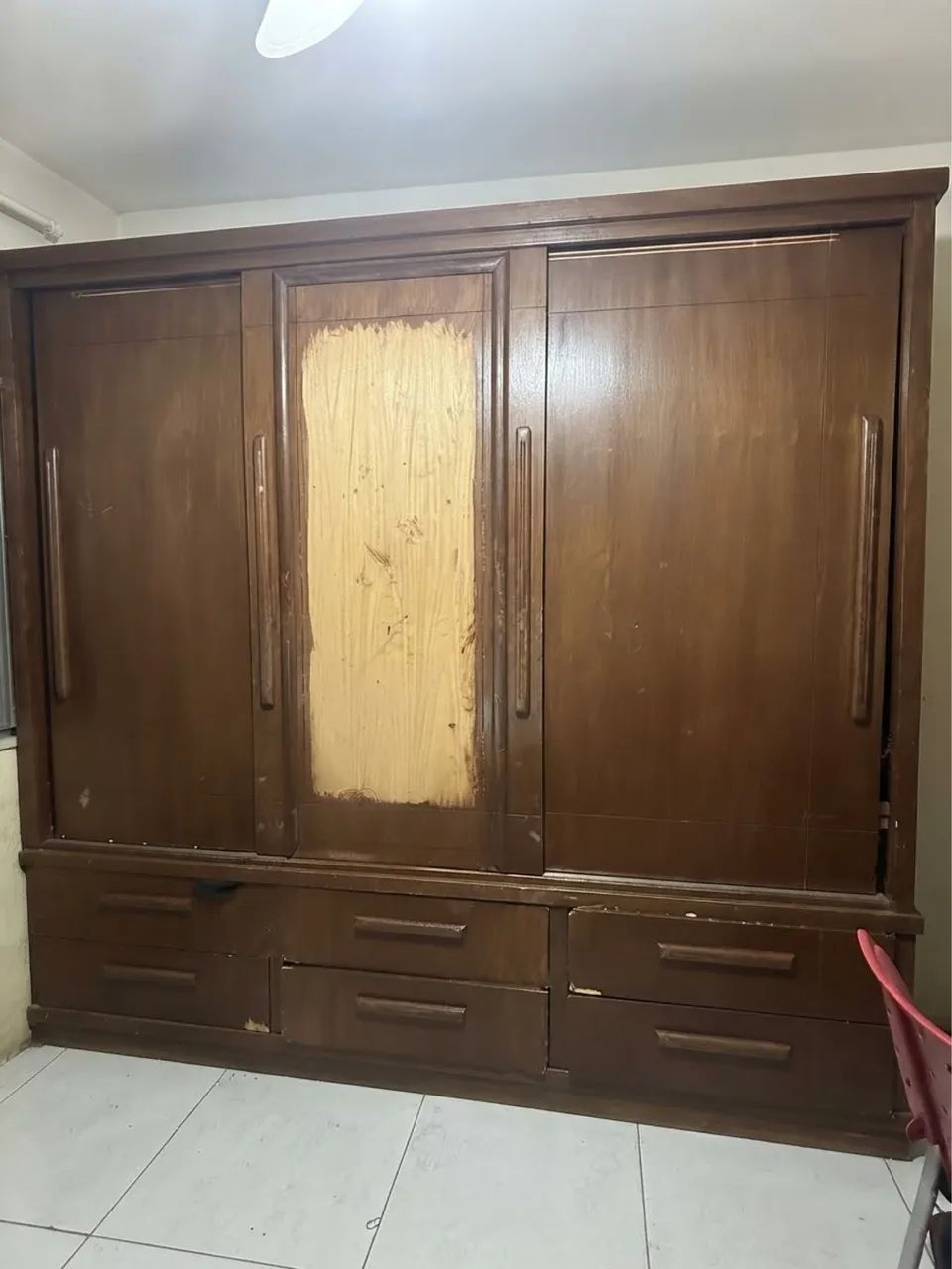Armário maciço três portas 