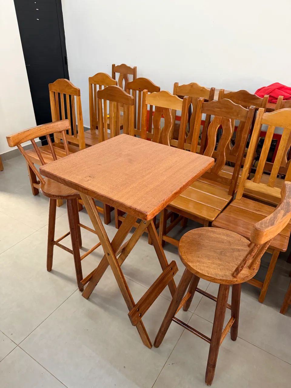 Conjunto bistrô e banquetas 