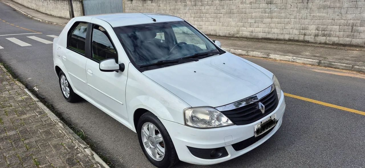 Renault Logan Expression Hi-flex 1.6 16V 4P AUT 2013 - Foto 2