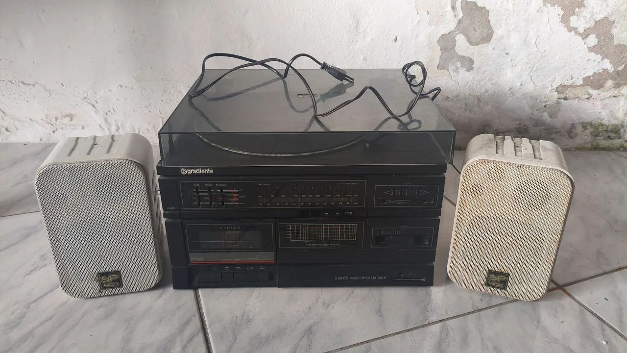 Toca discos Gradiente MS5 com caixas de som
