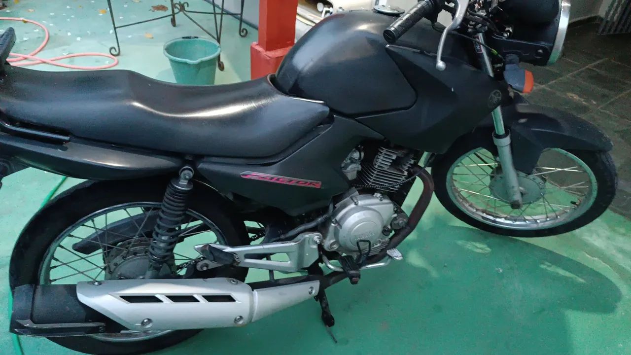 Factor YBR 125, 2011 preta - com baú / FIPE 7k - Foto 3