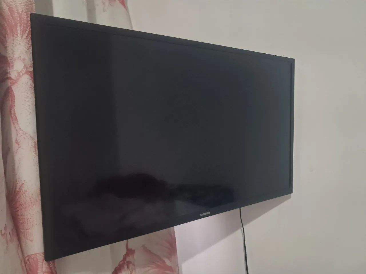 Televisão SMART samsung 32 polegadas + suporte articulado grátis