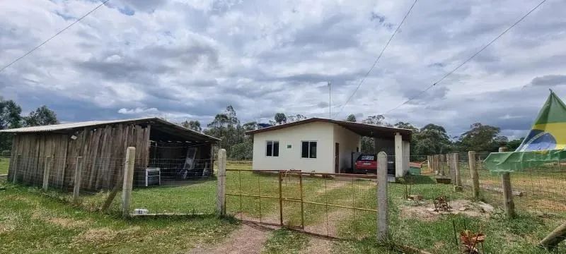 Velleda oferece lindo sítio com boa casa açude a 600 metros do asfalto em Águas Claras