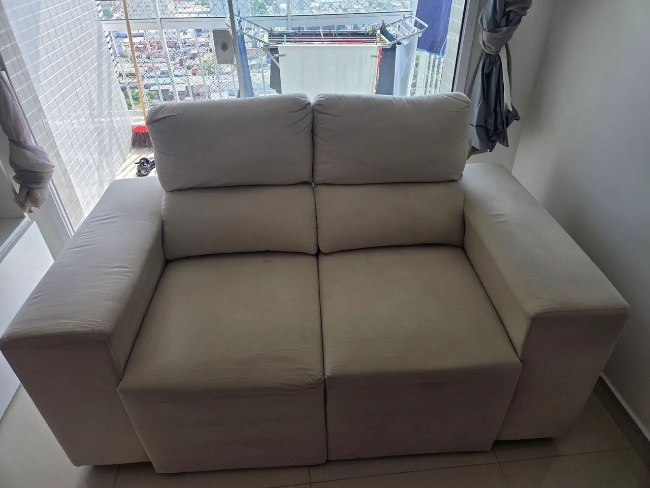 Sofá chaise, retrátil e reclinável! Perfeito. 