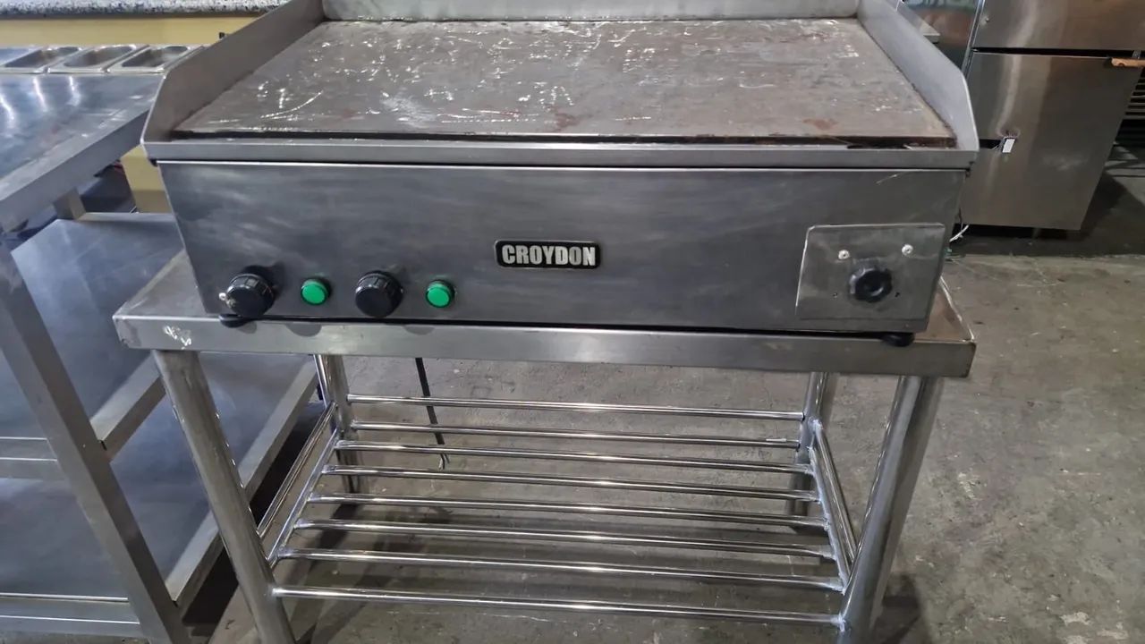Chapa Elétrica  Croydon com a Mesa Inox 