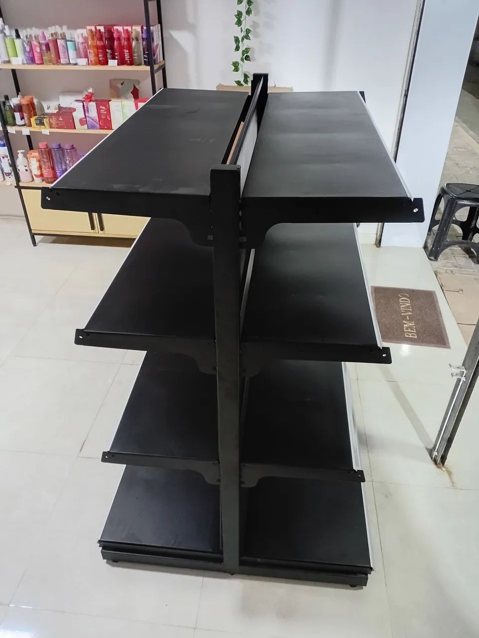 Gôndola central 1.30M X 96cm X 30cm 