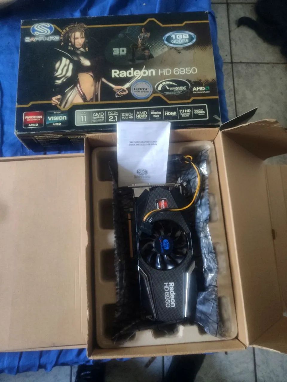 Placa de vídeo hd 6950 Saphire com caixa e manual e cabos - Foto 2