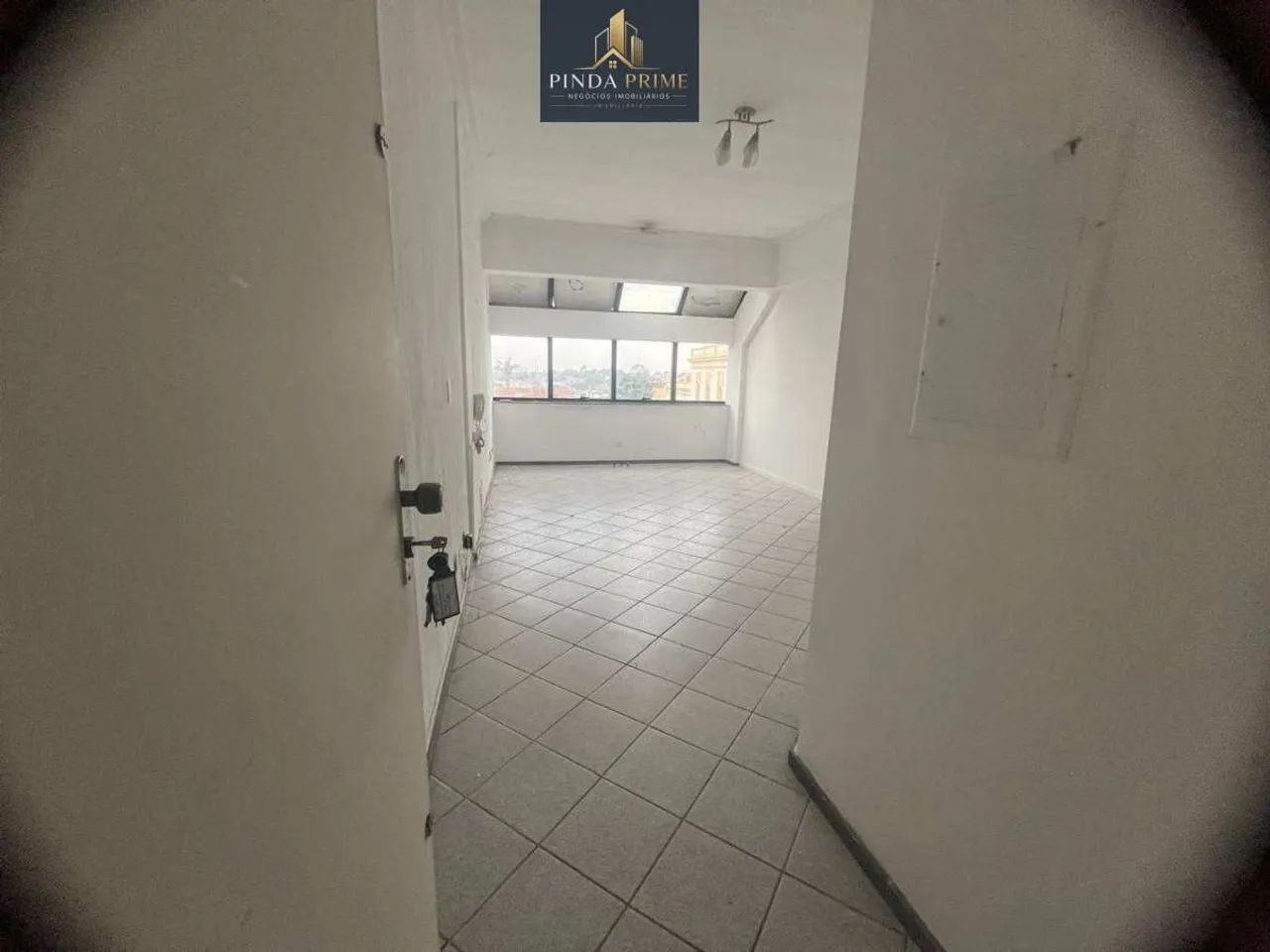 Sala comercial no Edifício Cozzi com 40m2 no centro de Pindamonhangaba. - Foto 4