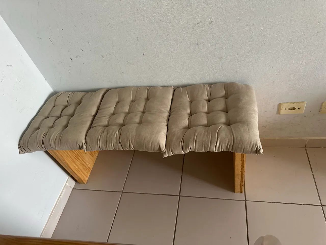 Mesa + 2 cadeiras + 1 banco - Foto 2