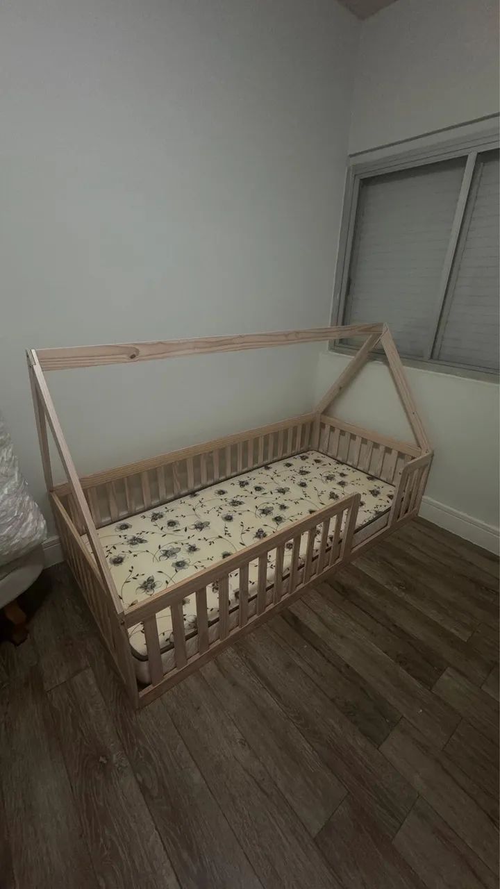 Cama Montessoriana Solteiro com Grade e Telhado - Foto 5