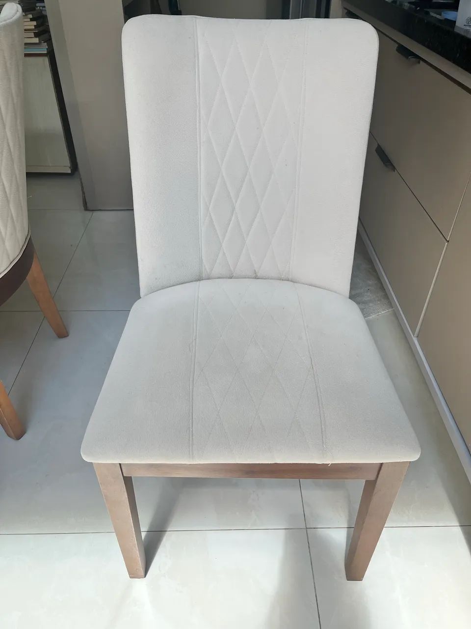Conjunto Mesa de jantar em madeira de lei e 6 cadeiras - Foto 4