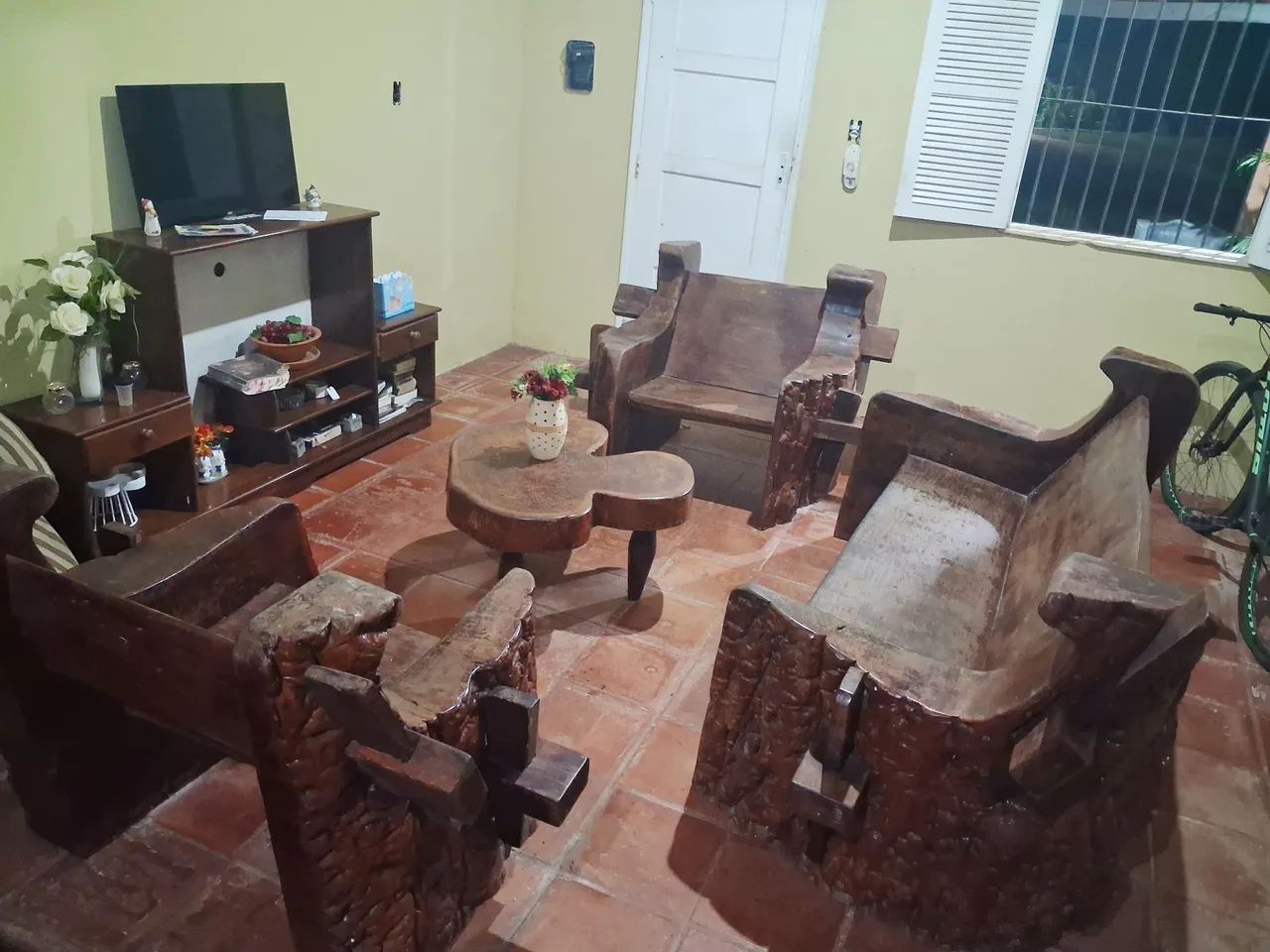 Vende-se sofá madeira de lei rústica  - Foto 4