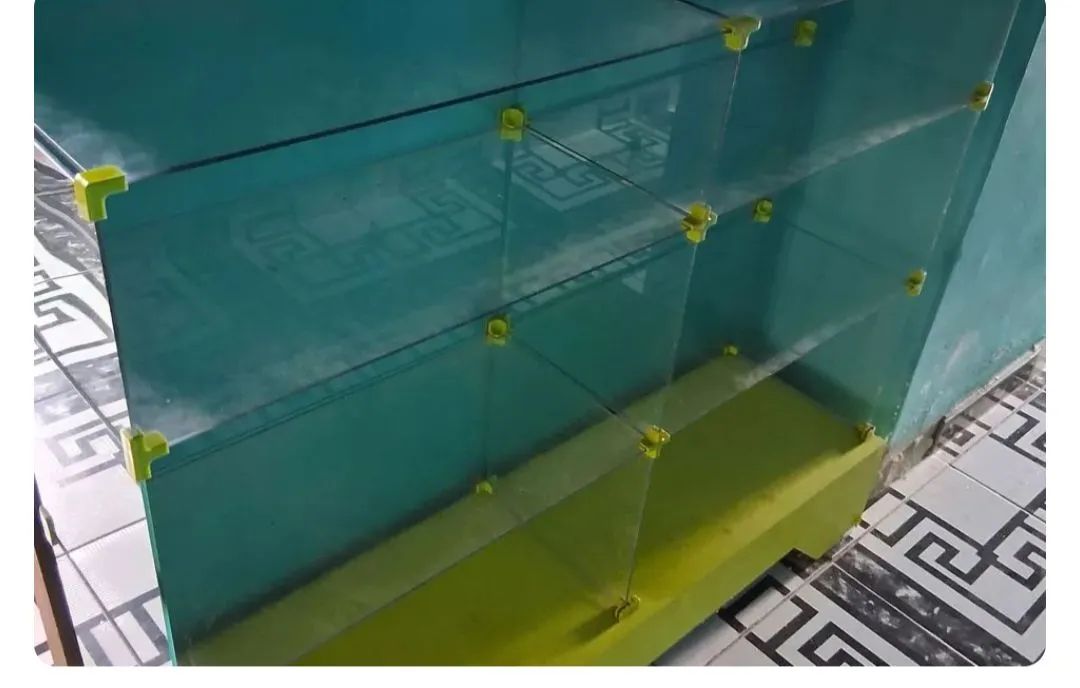 Uma vitrine de loja usada 