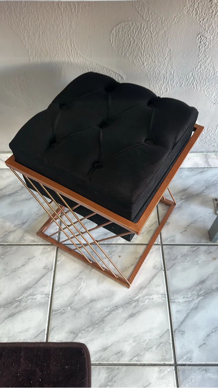 Puf Preto com Metalizado Rosê - Foto 2