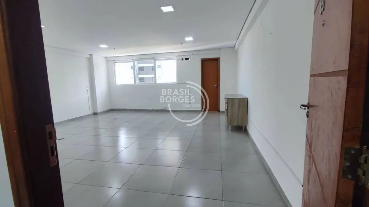 Sala Comercial 42m² no Edifício Dubai com Vaga, Copa e Banheiro - Foto 2