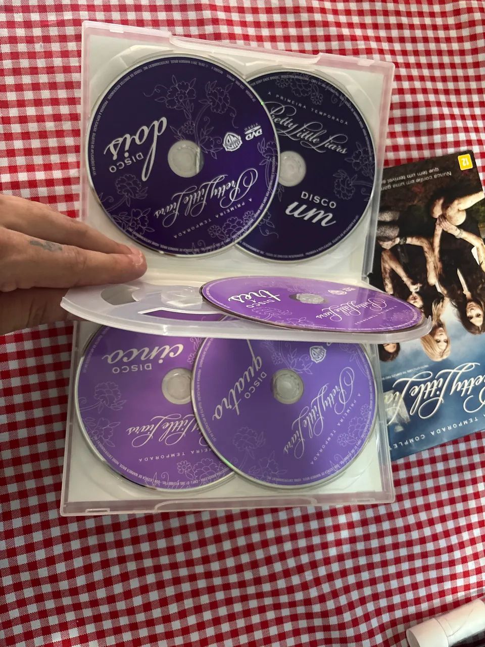 Pretty Little Liars - 1° Temporada Completa - Foto 4