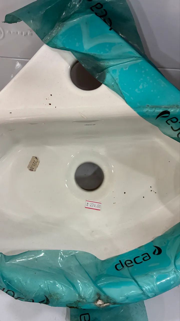 Deca Bathroom Sink / Basin