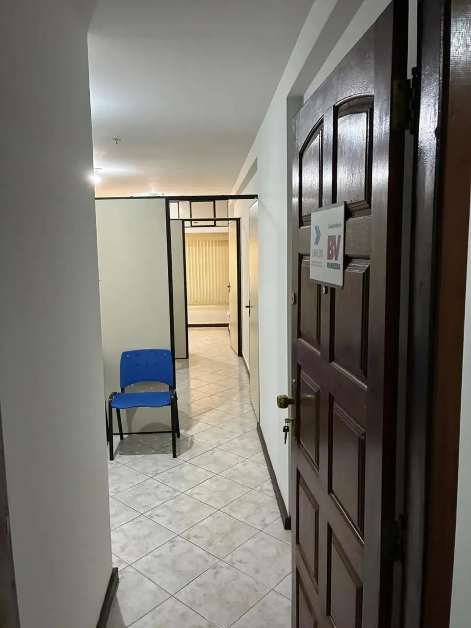 Excelente Sala no Edifício João Brunet - Colado no metrô Uruguaiana