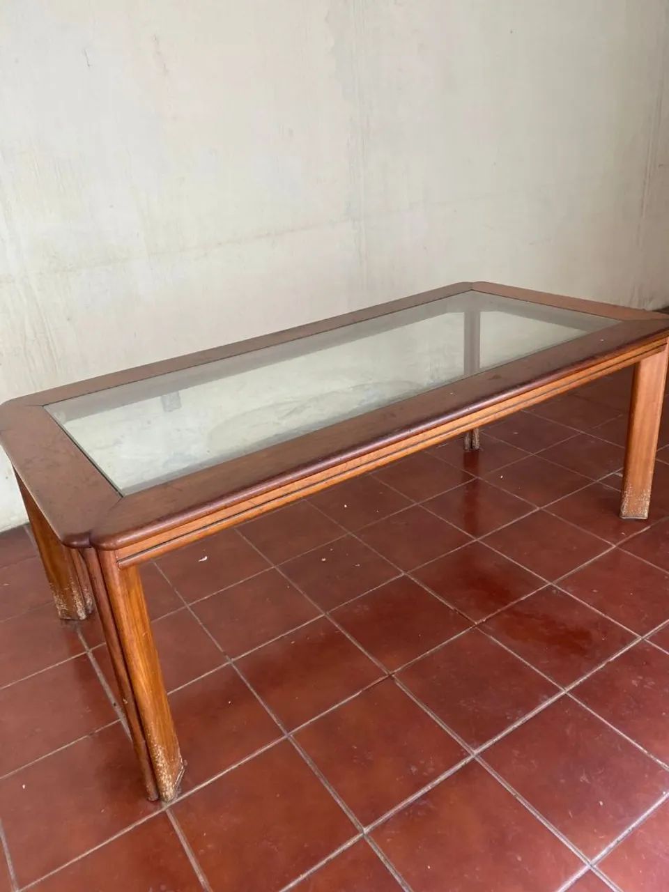 Mesa de madeira maciça 