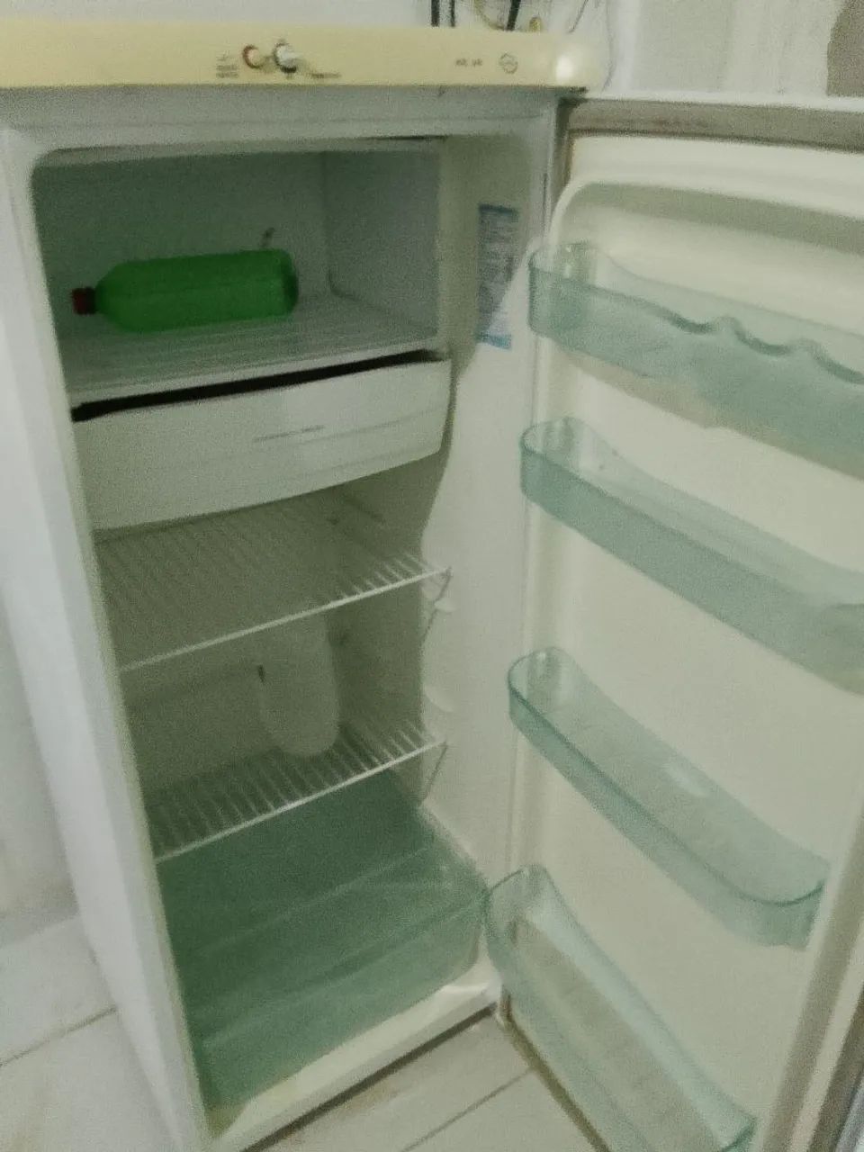 vende-se geladeira Electrolux  - Foto 4