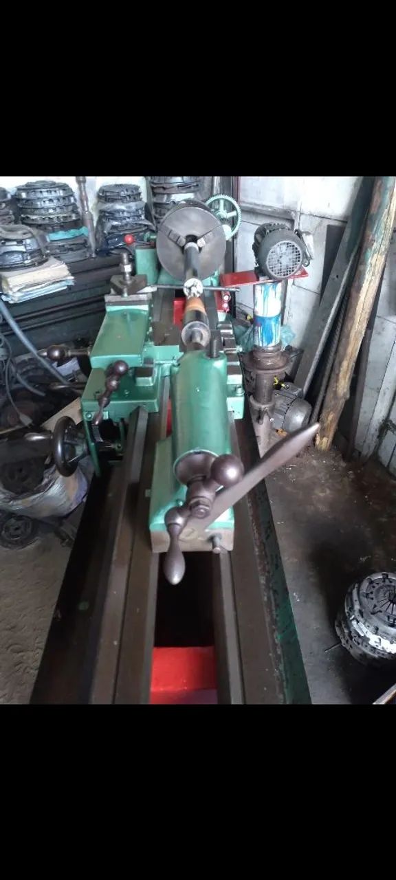 Torno mecânico antigo