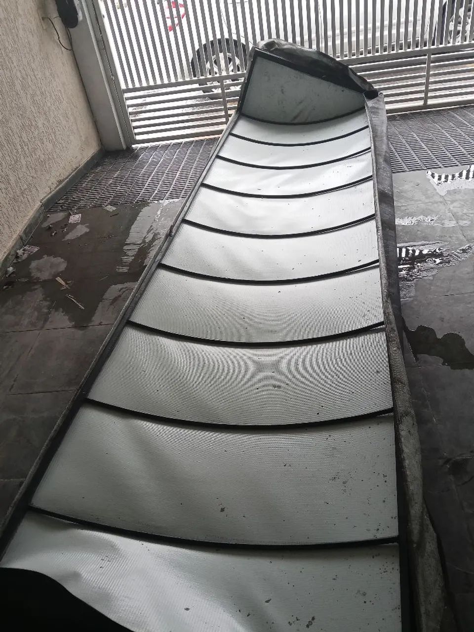 Vende-se um toldo com armação completa 
