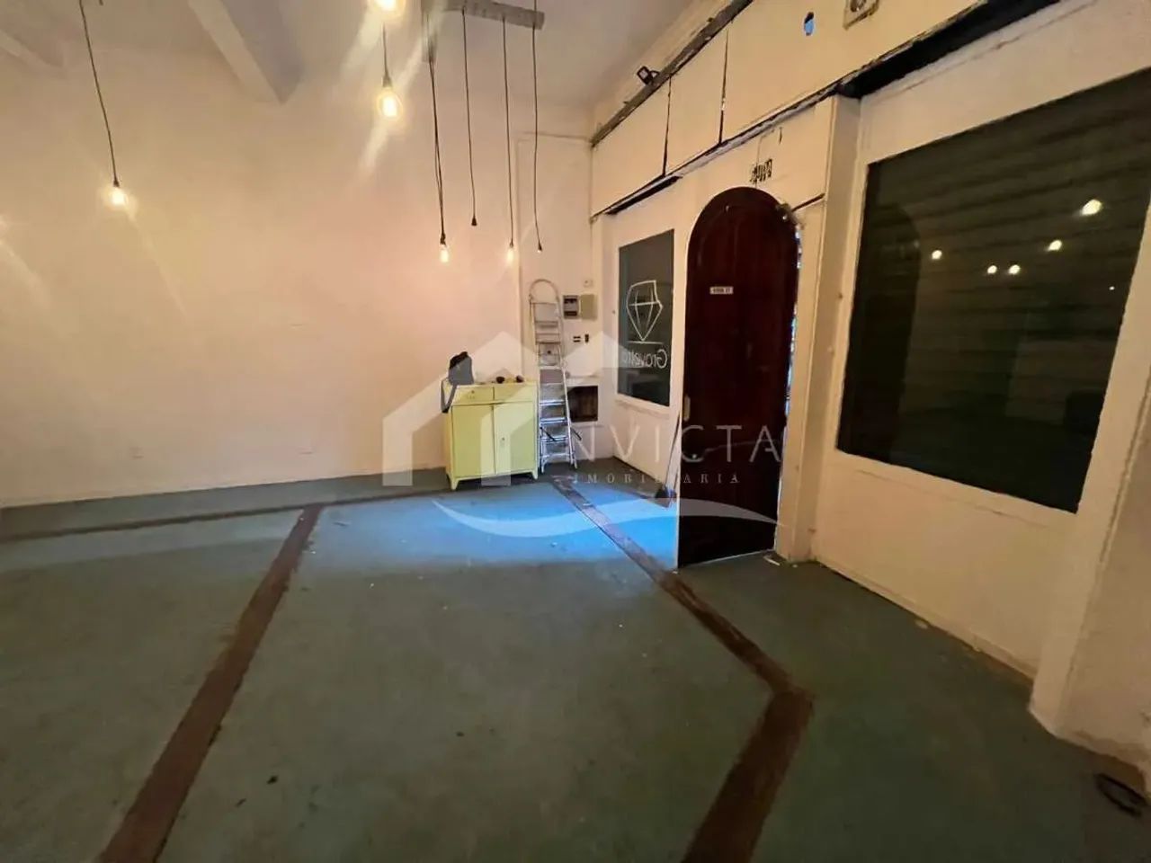 VENDE-SE PREDIO EM EXCELENTE LOCALIZAÇÃO
