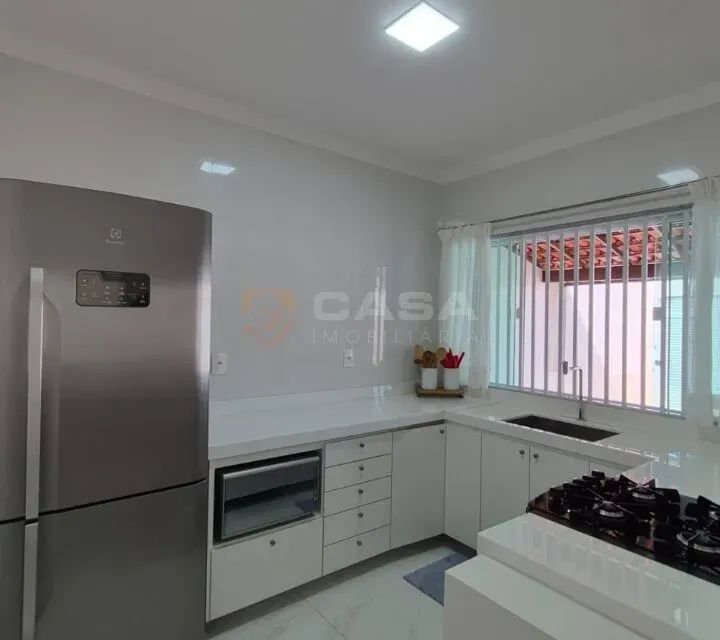 Casa com 3 quartos, 1 suíte, 3 vagas  MOBILIADA 3 quartos c/ suíte em Morada de - Foto 4