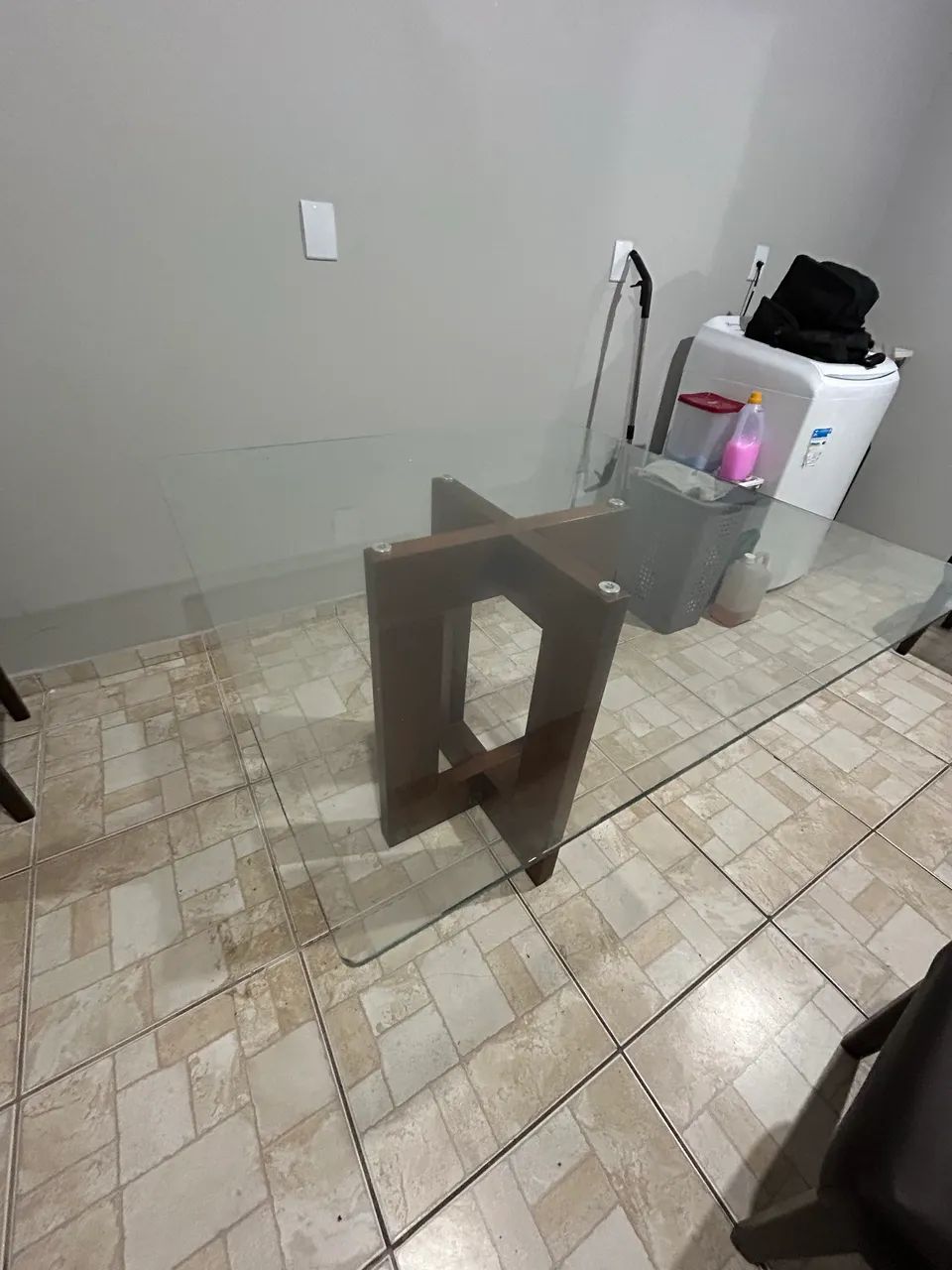 VENDO MESA COM TAMPO DE VIDRO - Foto 2