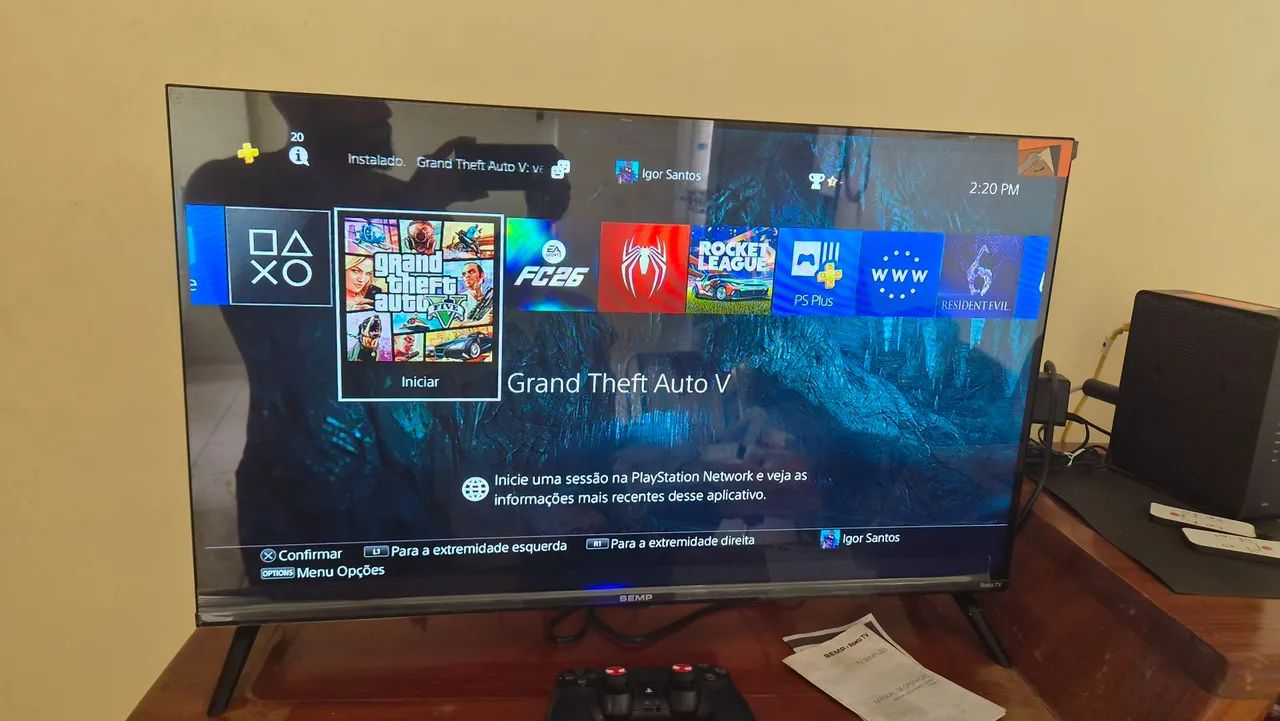 PS4 com 4 Jogos Atuais e 3 Controles - Foto 2