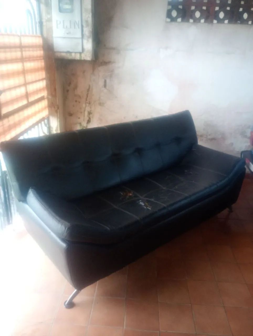 Sofá 3 lugares couro / entrego / aceito cartão  - Foto 2