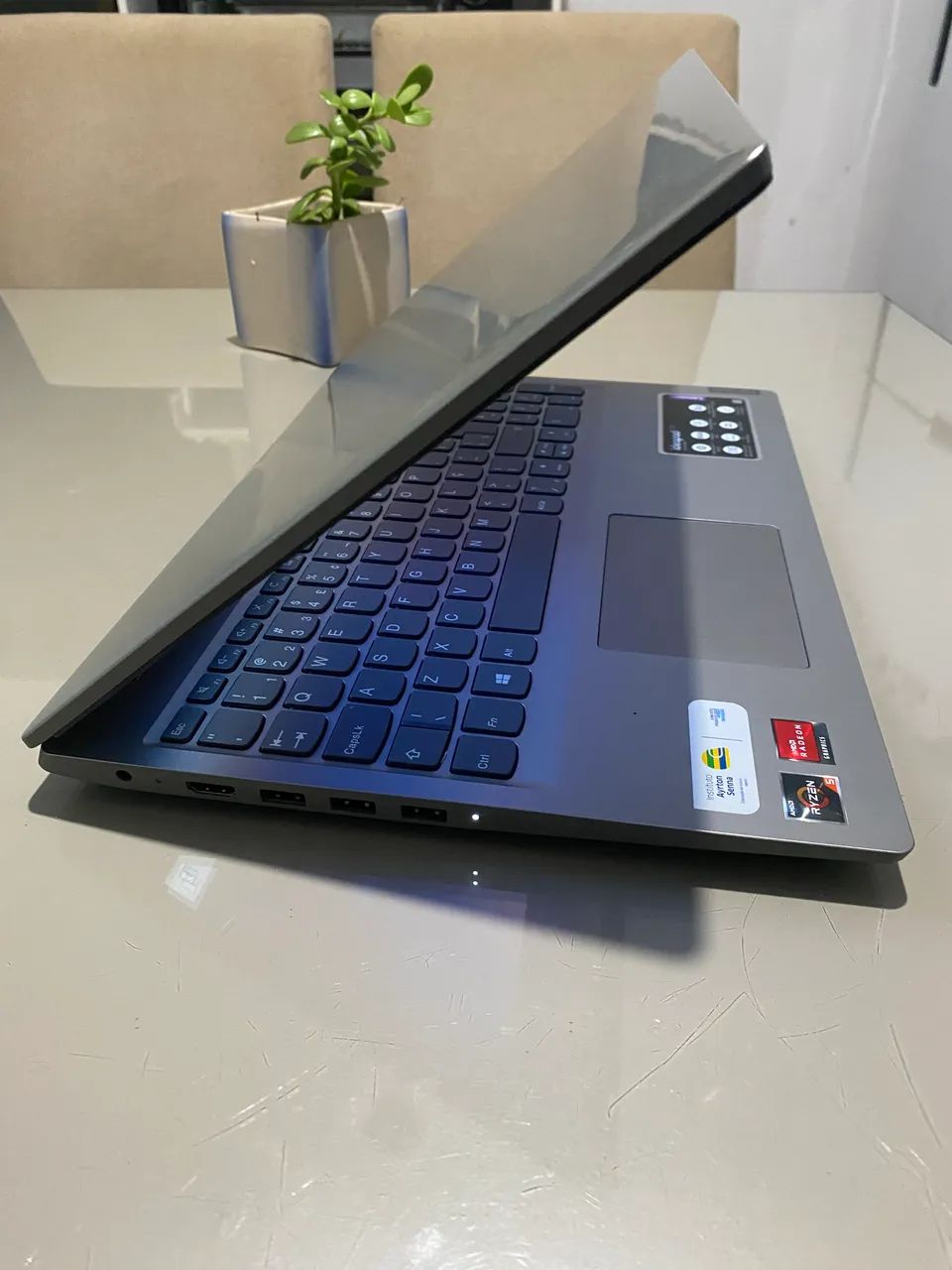 Lenovo Ryzen 5 3500U | 8GB RAM | SSD 256GB | Radeon Vega 8 2GB