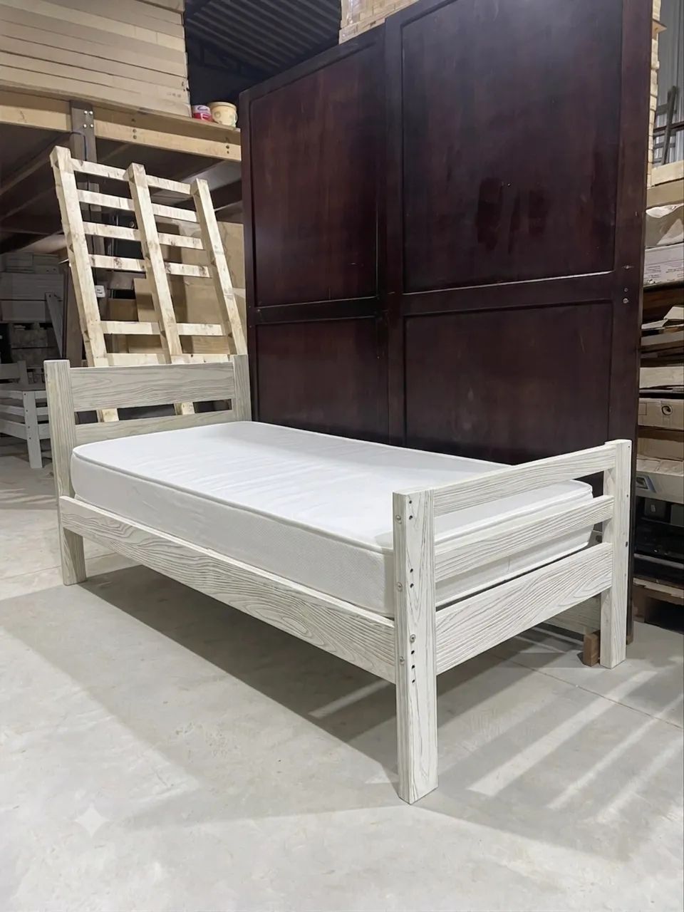 Cama de Pinus Tratado Feito para Exportação 