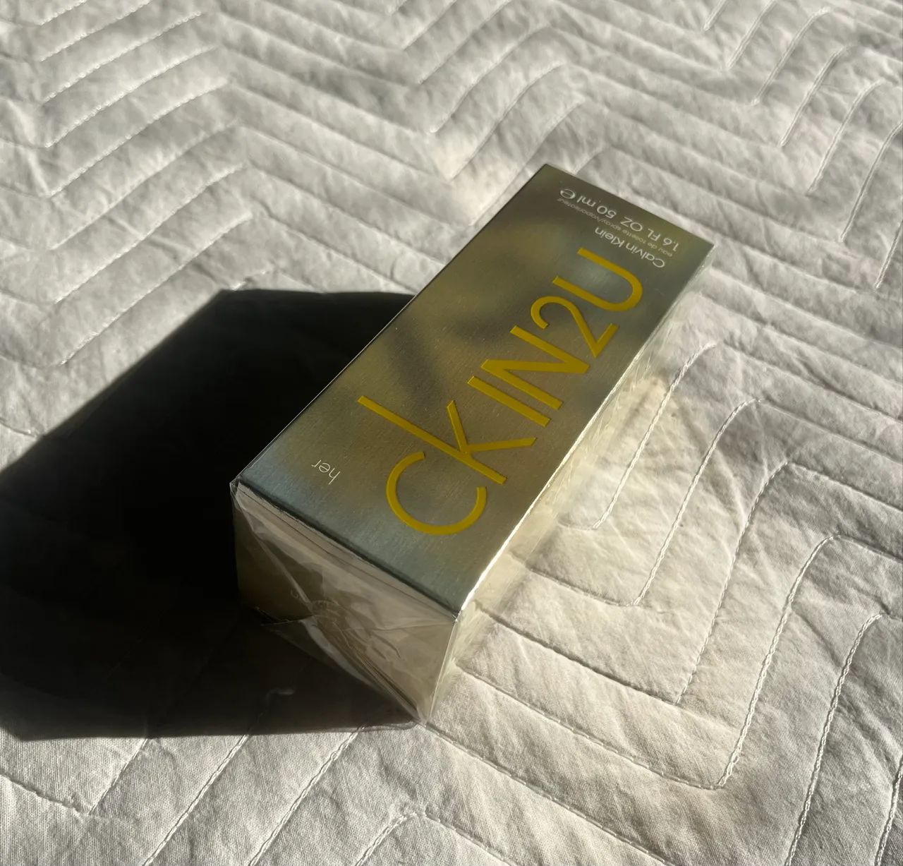 Calvin Klein CK IN2U Her 50ml - perfume feminino  - Foto 2