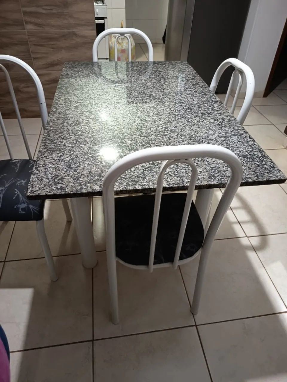 Mesa de jantar com 4 cadeiras  - Foto 3