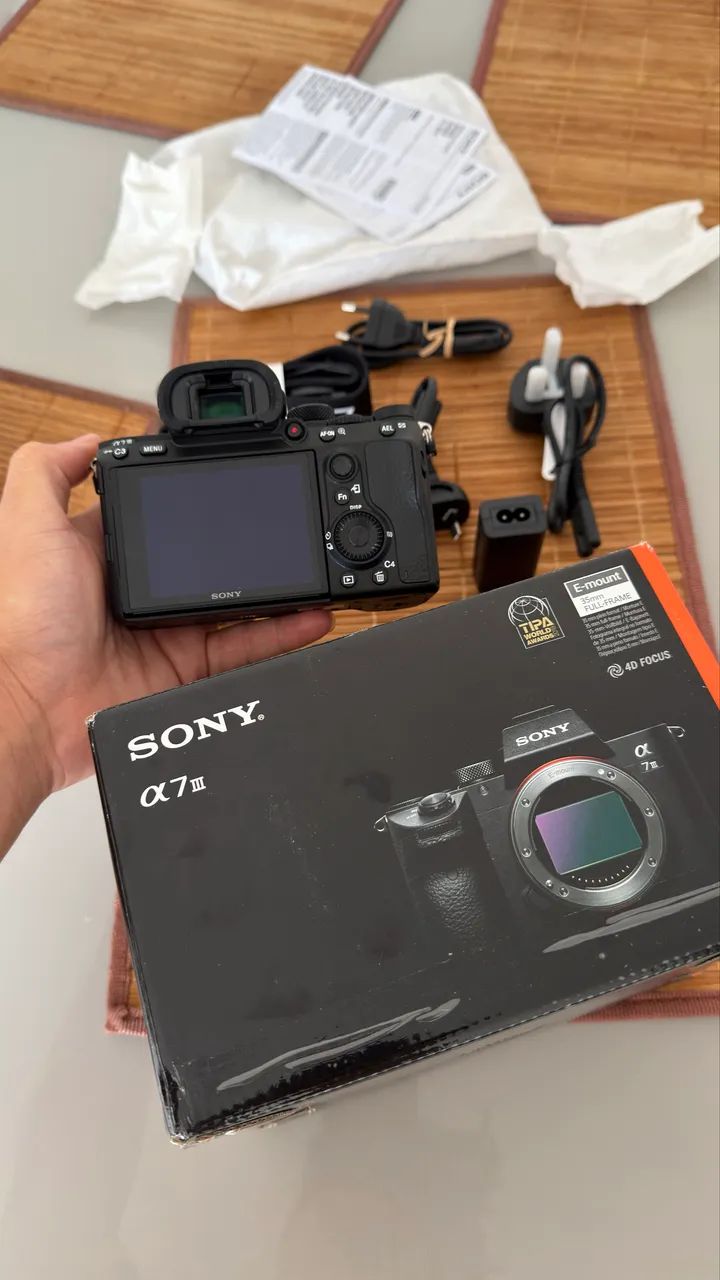 Câmera Sony A7 III COMPLETA E NOVA  - Foto 3