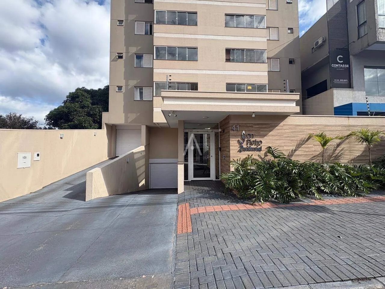 APARTAMENTO SEMI MOBILIADO NO CENTRO - Foto 2