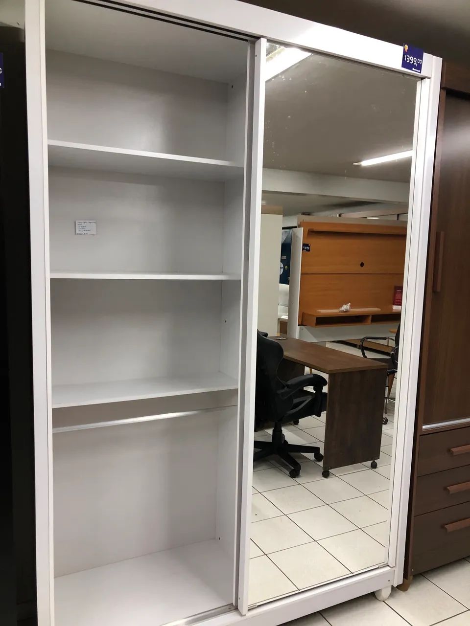 Guarda roupa com espelho NOVO - Foto 2